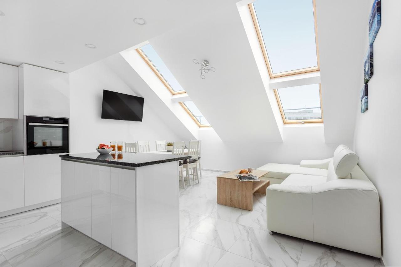 Luxurious Kaunas Basilica Apartment In Old Town By Urban Rent Bagian luar foto