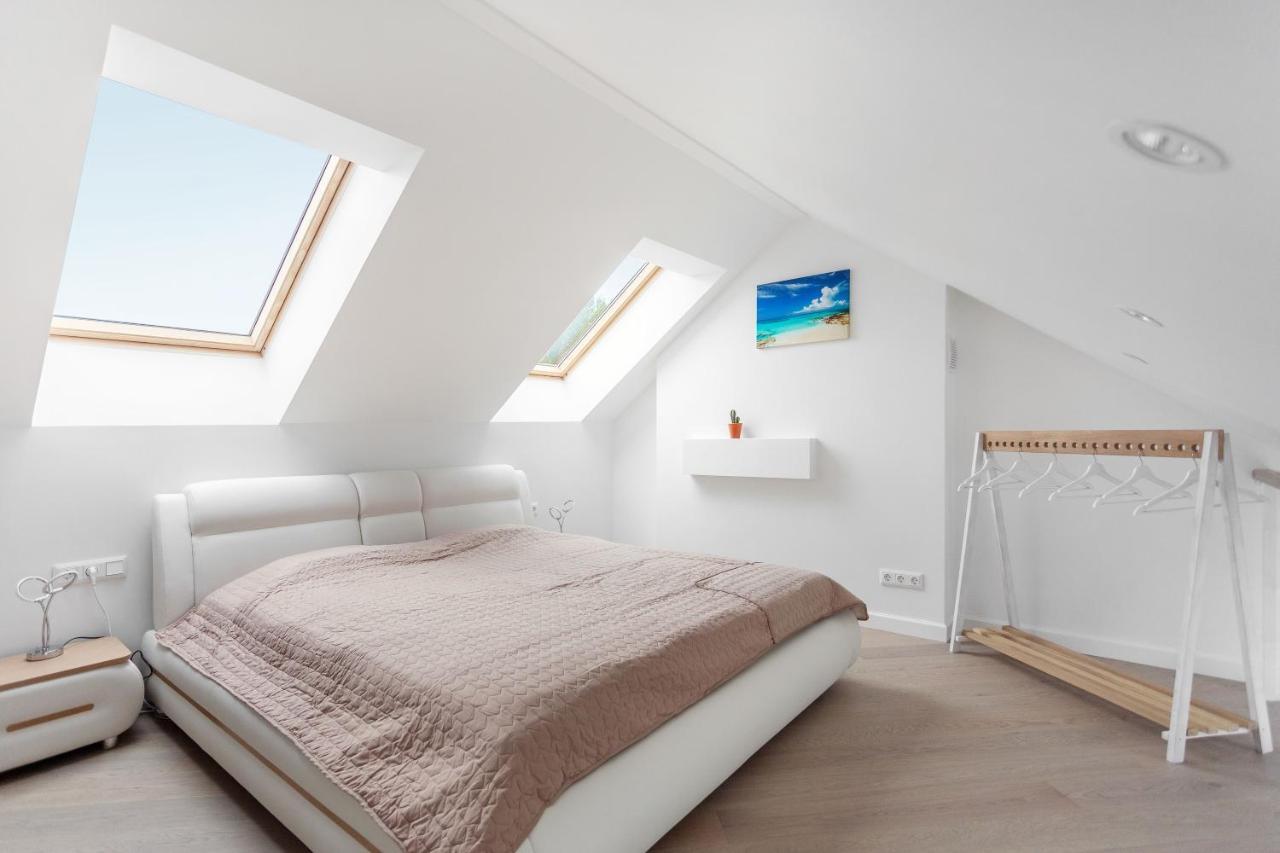Luxurious Kaunas Basilica Apartment In Old Town By Urban Rent Bagian luar foto