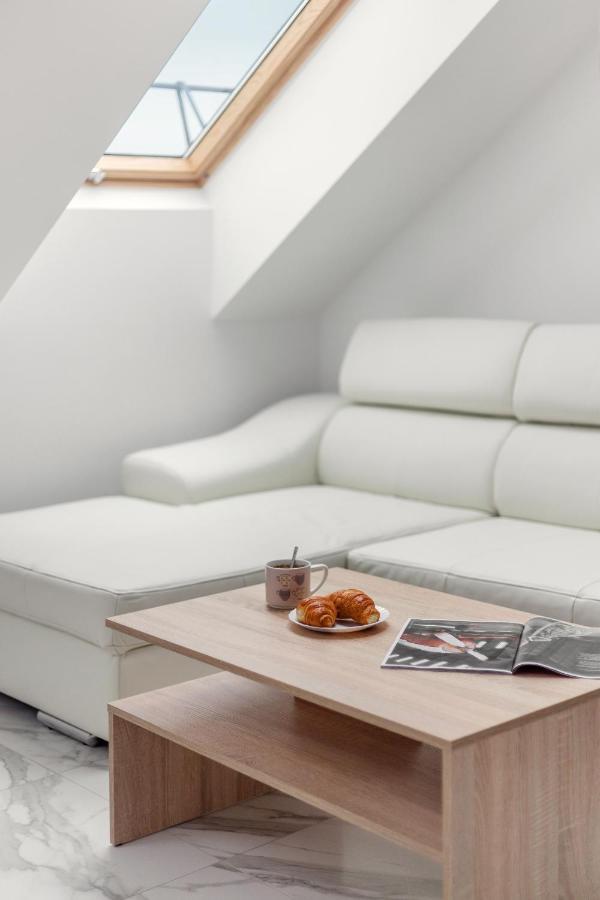 Luxurious Kaunas Basilica Apartment In Old Town By Urban Rent Bagian luar foto