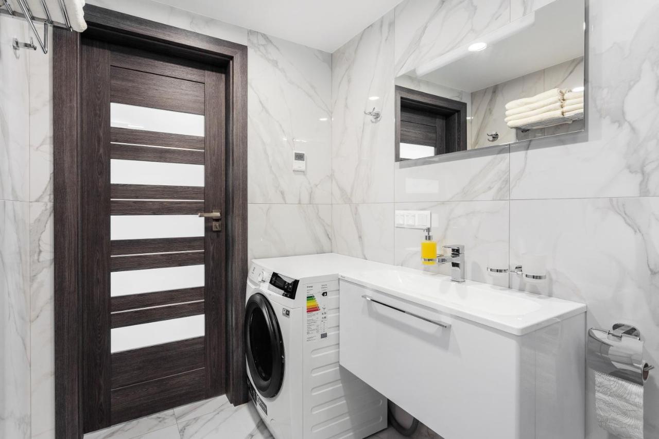Luxurious Kaunas Basilica Apartment In Old Town By Urban Rent Bagian luar foto