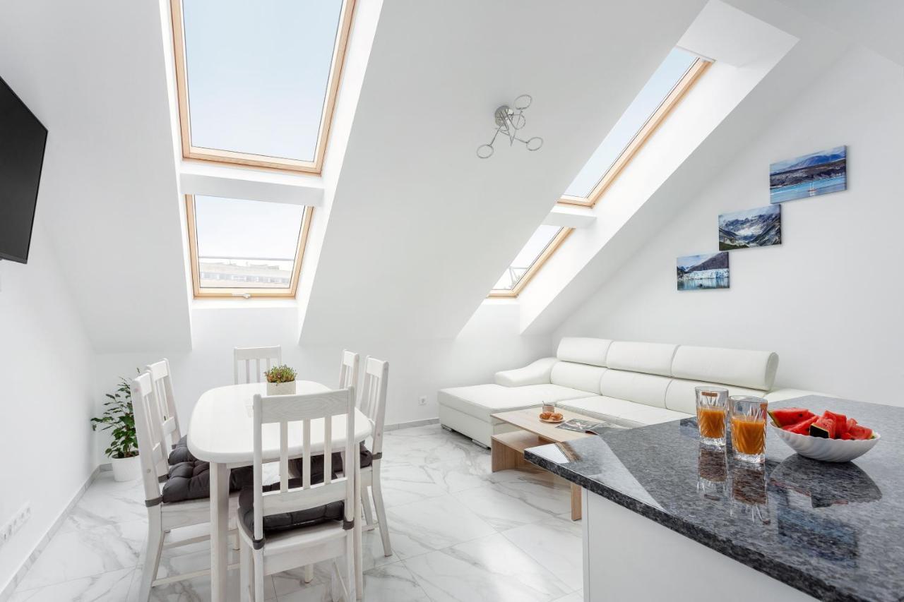 Luxurious Kaunas Basilica Apartment In Old Town By Urban Rent Bagian luar foto