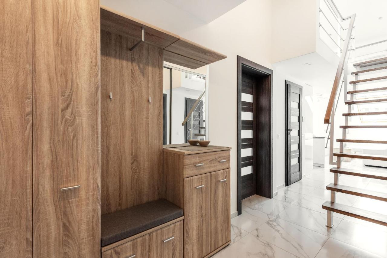 Luxurious Kaunas Basilica Apartment In Old Town By Urban Rent Bagian luar foto
