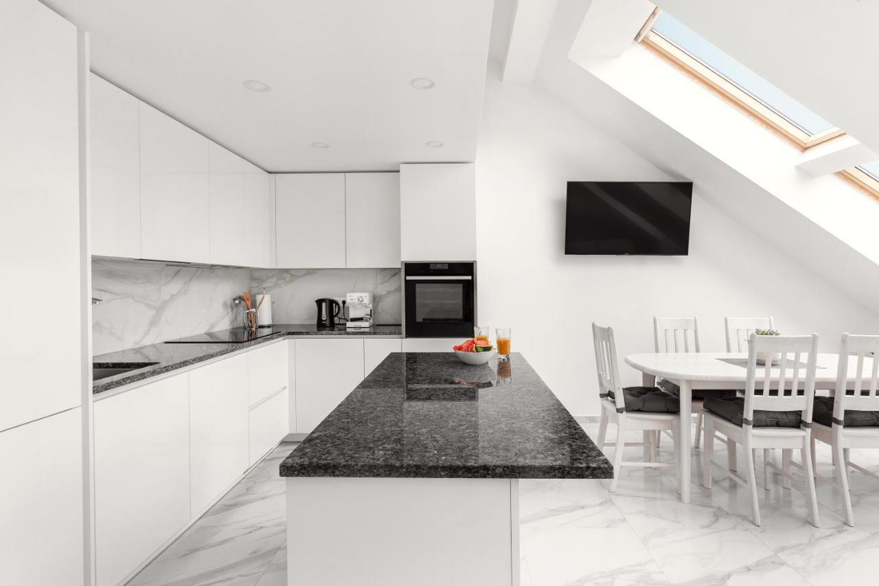 Luxurious Kaunas Basilica Apartment In Old Town By Urban Rent Bagian luar foto