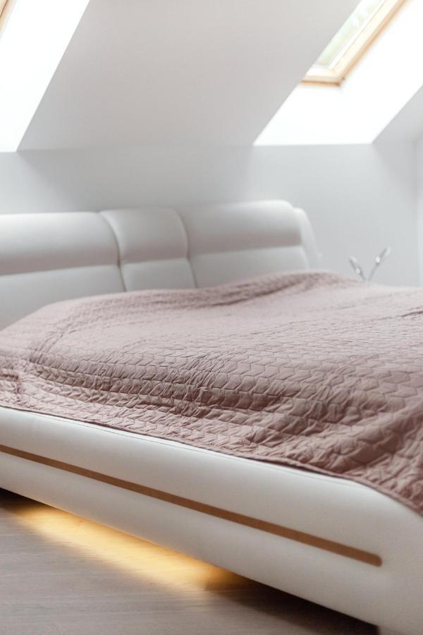 Luxurious Kaunas Basilica Apartment In Old Town By Urban Rent Bagian luar foto