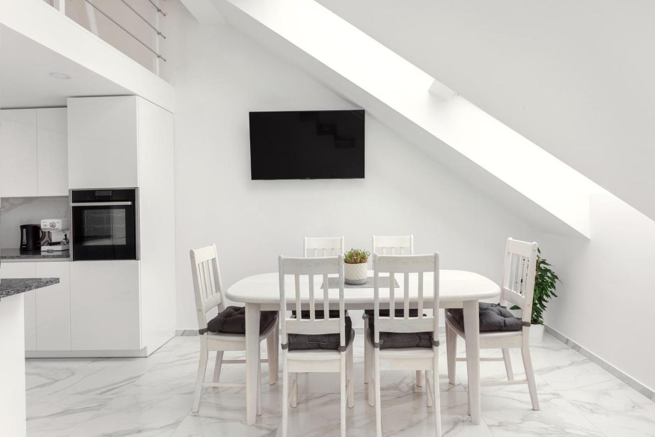 Luxurious Kaunas Basilica Apartment In Old Town By Urban Rent Bagian luar foto