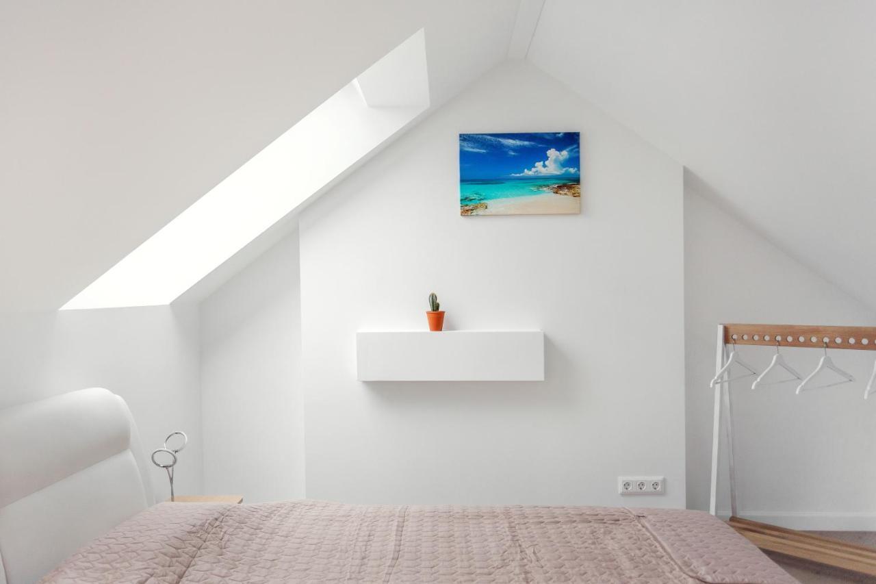 Luxurious Kaunas Basilica Apartment In Old Town By Urban Rent Bagian luar foto